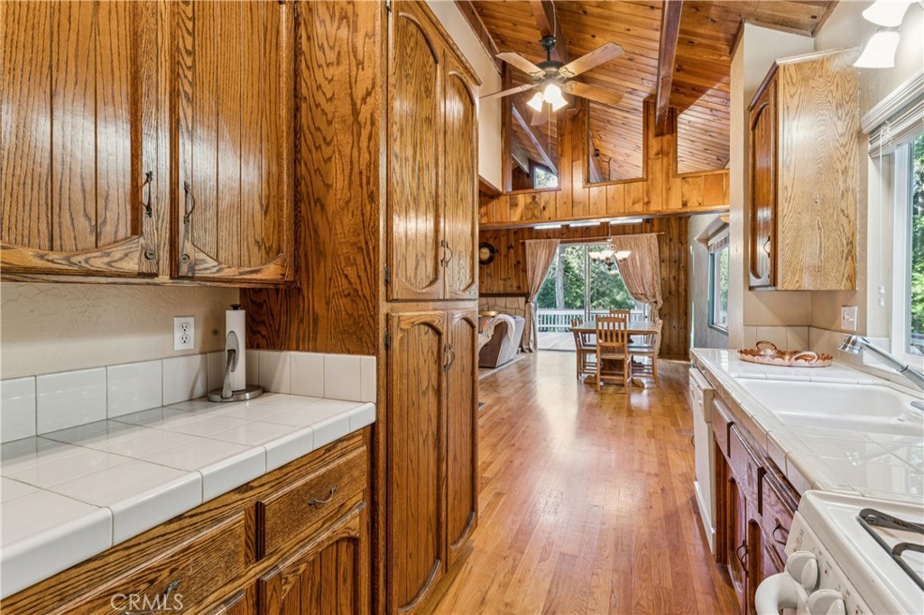 296 Massive Road Lake Arrowhead, CA 92352 - Photo 12 of 45