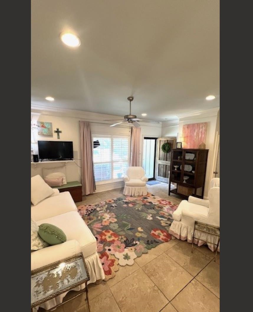 9916 Windmill Road, Unit 7 Fairhope, AL 36532 - Photo 25 of 30 Living Room