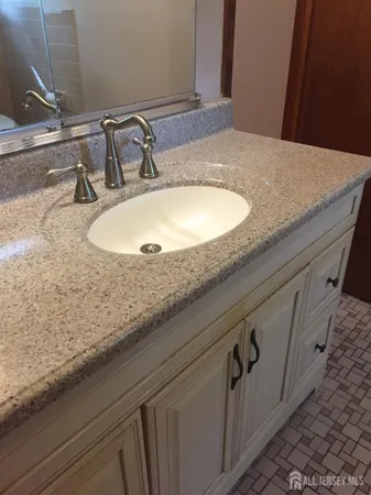 $2,600 | 17-19 Jill Court, Unit 19, Edison, NJ 08817