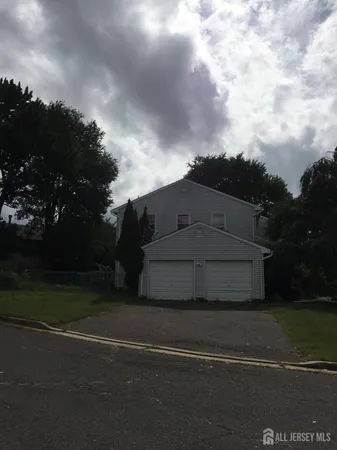 $2,600 | 17-19 Jill Court, Unit 19, Edison, NJ 08817