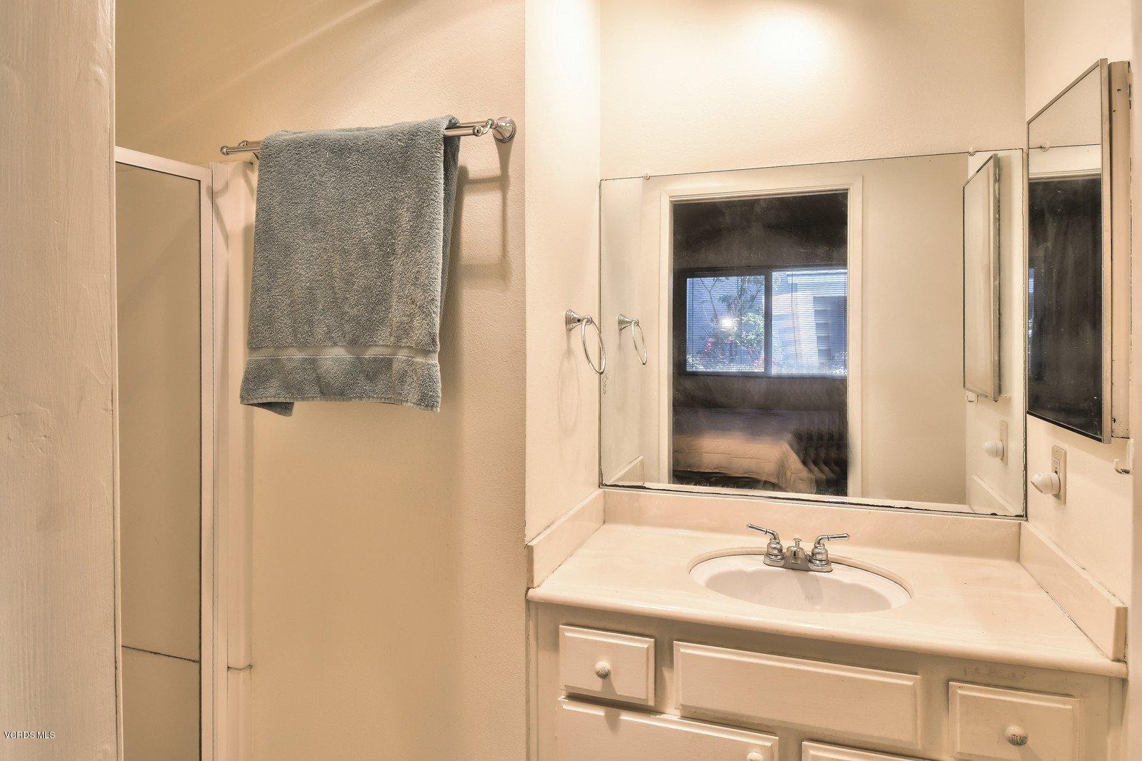 547 Spring Road, Unit 33 Moorpark, CA 93021 - Photo 18 of 28 a bathroom with a sink and a mirror