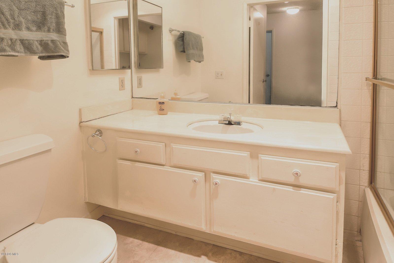 547 Spring Road, Unit 33 Moorpark, CA 93021 - Photo 22 of 28 a bathroom with a sink and a toilet