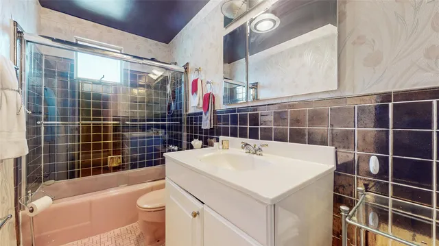 $1,680,000 | 52-04 Redfield Street | Douglaston