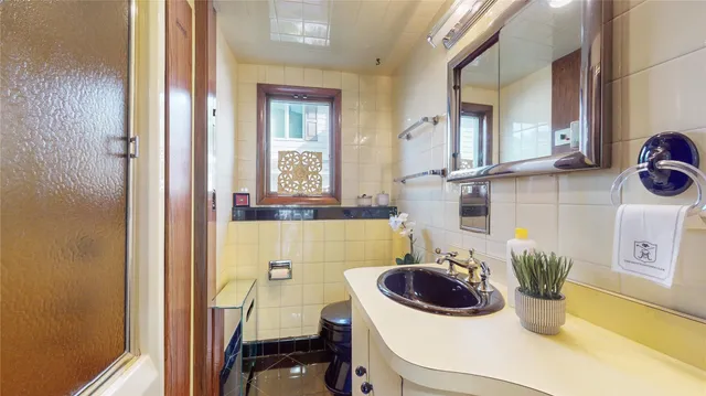 $1,680,000 | 52-04 Redfield Street | Douglaston