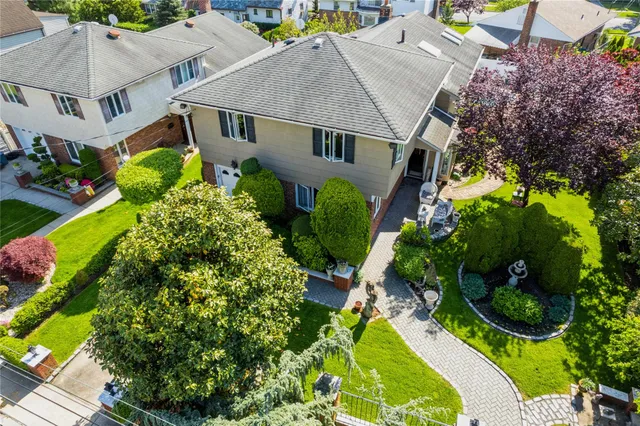 $1,680,000 | 52-04 Redfield Street | Douglaston