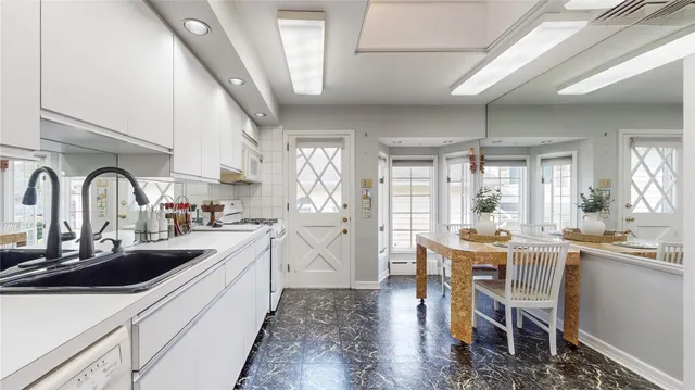 $1,680,000 | 52-04 Redfield Street | Douglaston