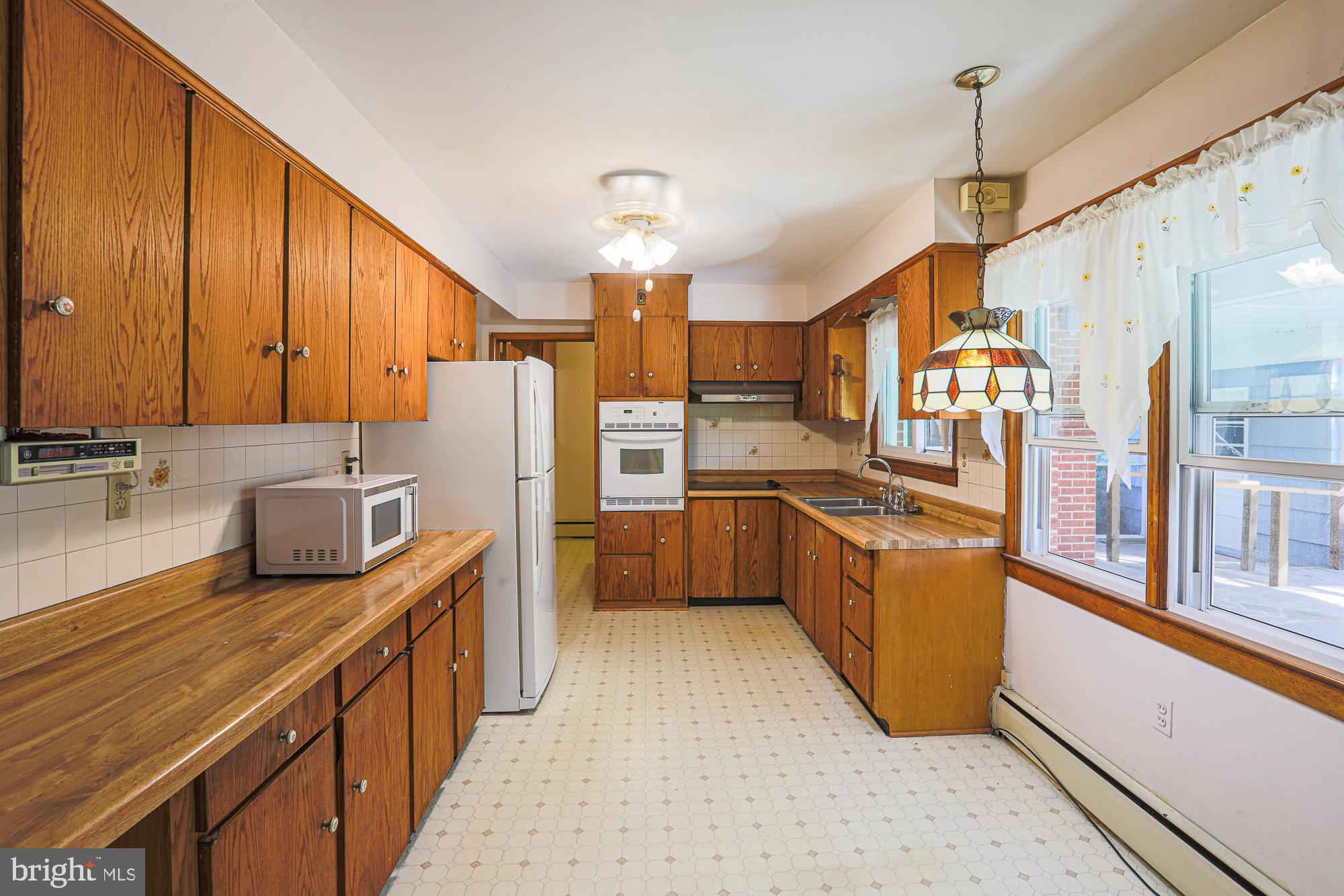 872 Maple Road Gambrills, MD 21054 - Photo 9 of 45 KITCHEN