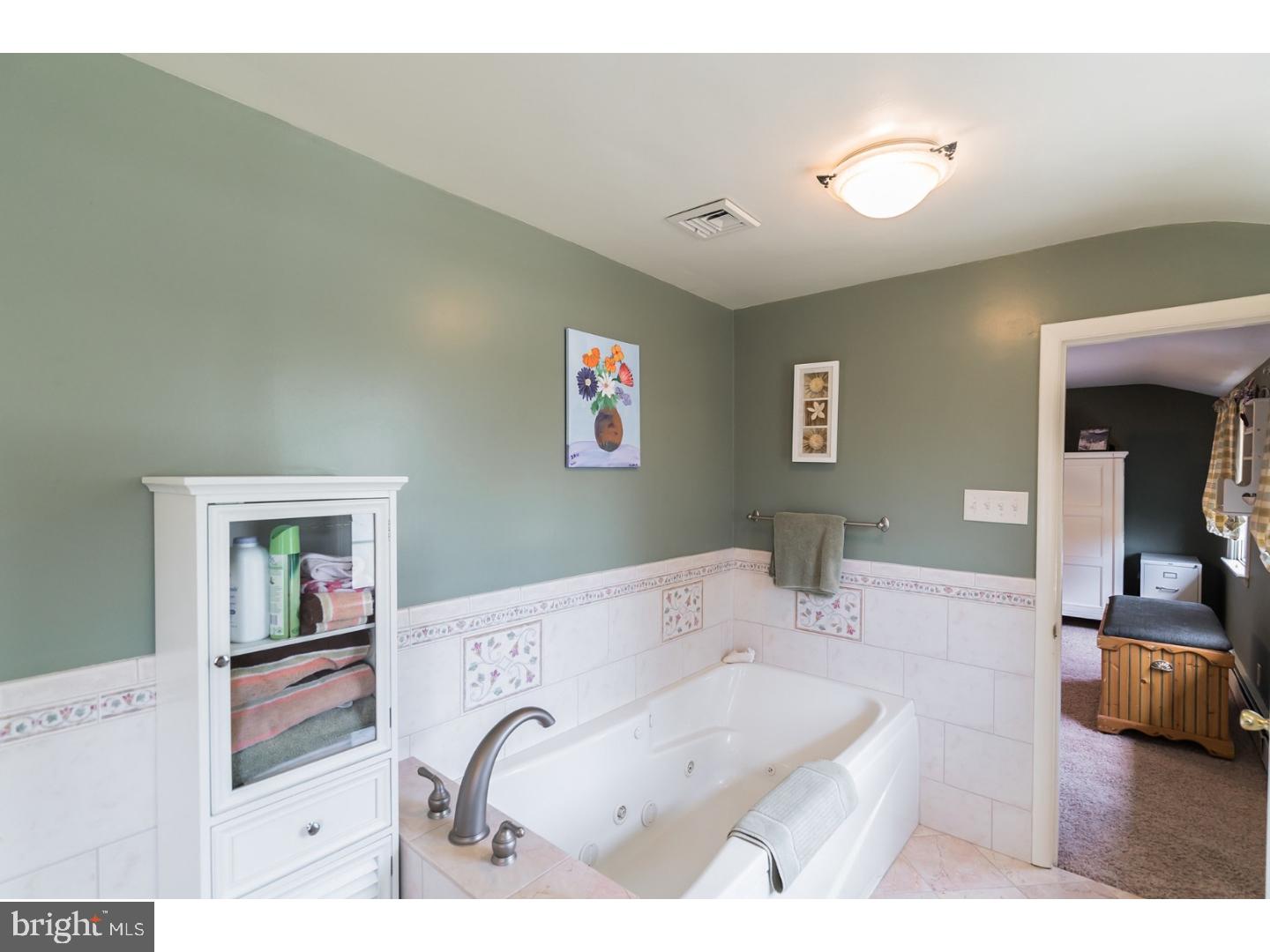 2016 Valley Road Jenkintown, PA 19046 - Photo 17 of 25 Bathroom