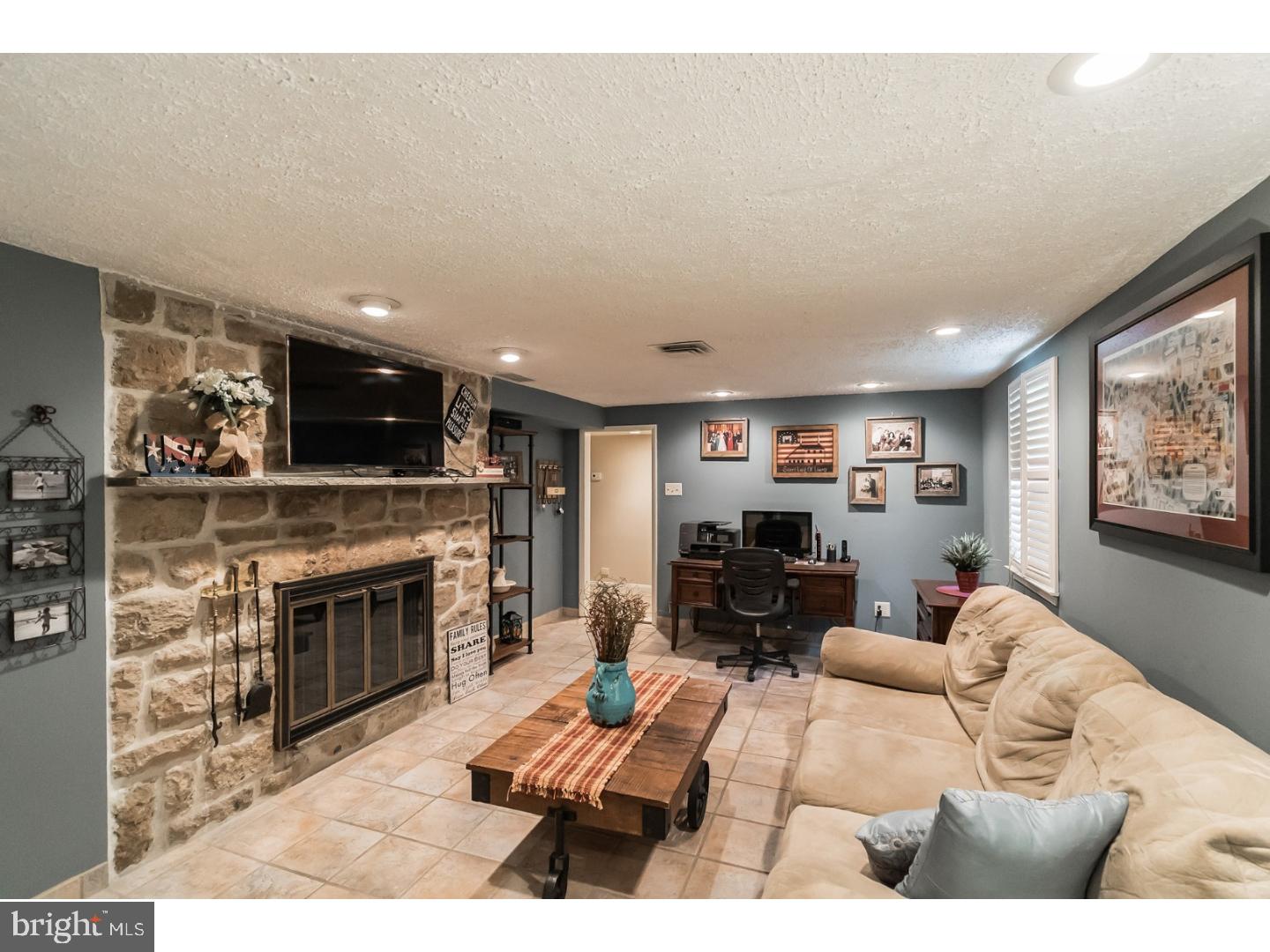 2016 Valley Road Jenkintown, PA 19046 - Photo 6 of 25 Family Room