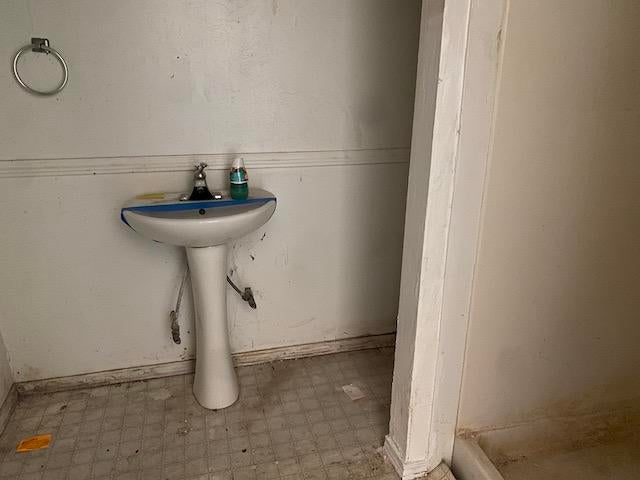 661 Keen Road Grants Pass, OR 97527 - Photo 25 of 28 431-433124 Bathroom Bedroom Guest Detach