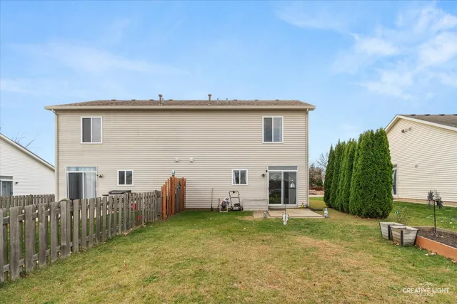 a view of a house with backyard