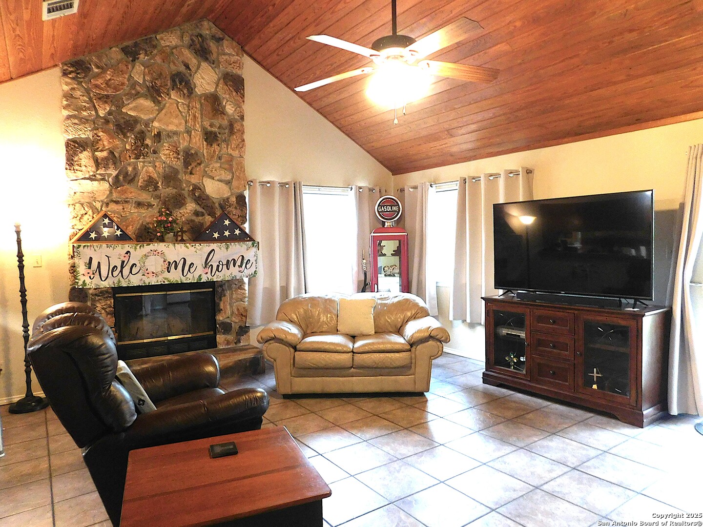 525 Cherry Ridge Floresville, TX 78114 - Photo 6 of 33 a living room with furniture and a flat screen tv