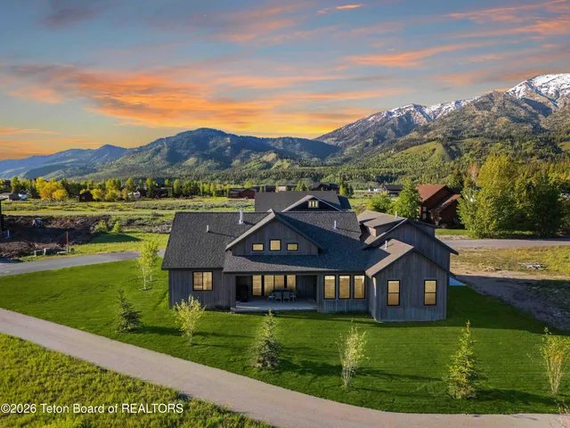 $1,150,000 | 325 Columbine Street, Alpine, WY 83128