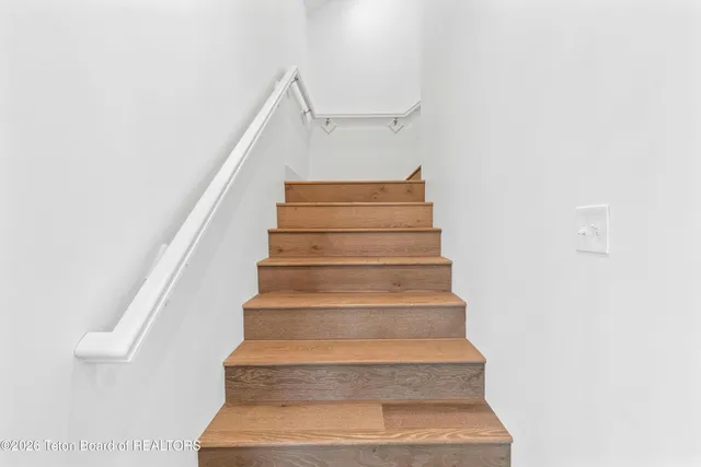 $1,150,000 | 325 Columbine Street, Alpine, WY 83128