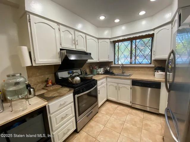 $619,000 | 366 Rolling Hill Green | Huguenot