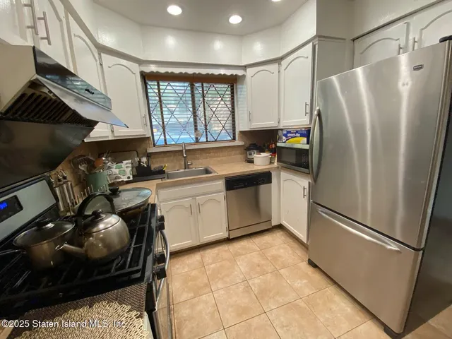 $619,000 | 366 Rolling Hill Green | Huguenot