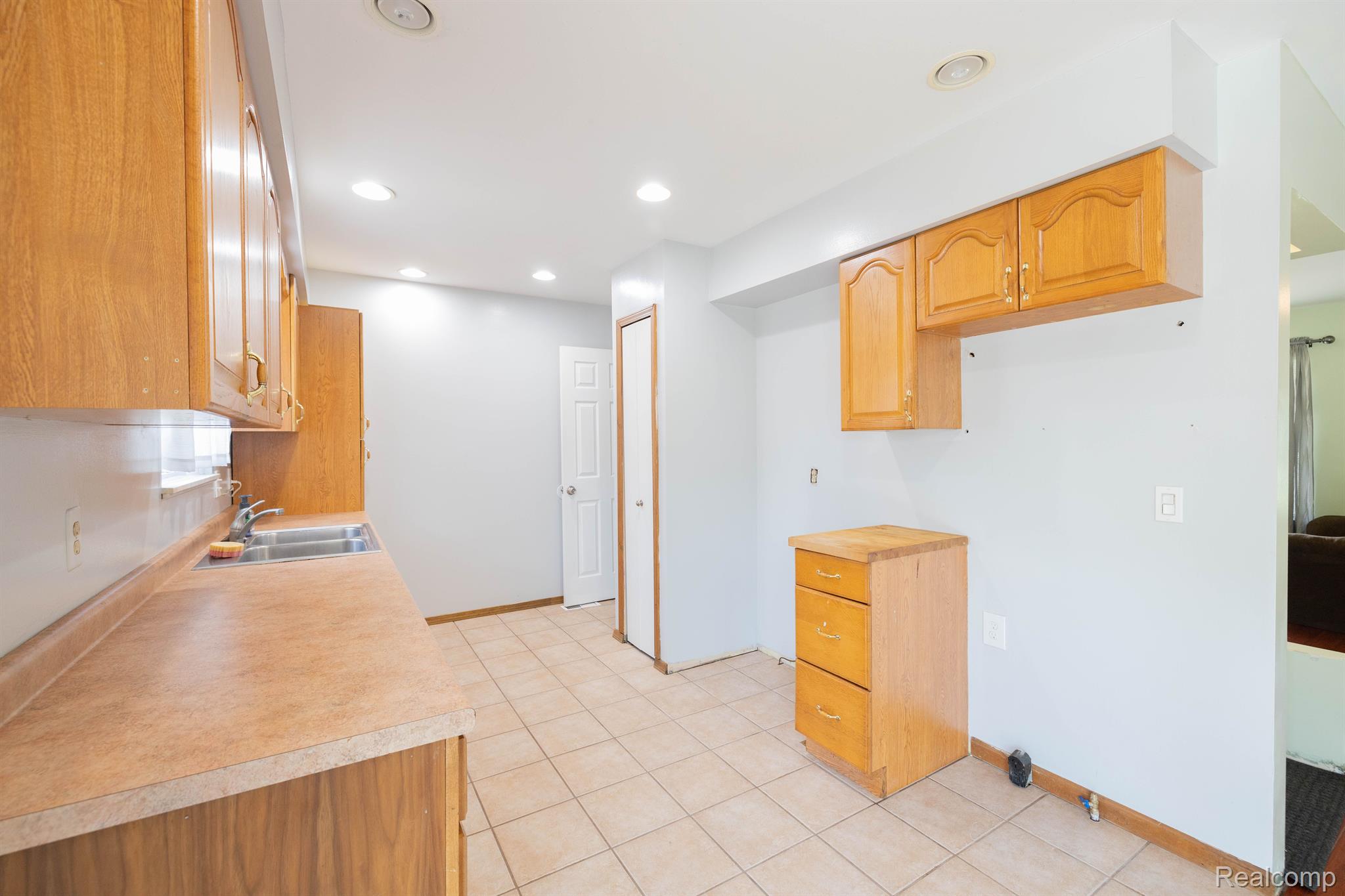 4053 North Genesee Road Flint, MI 48506 - Photo 10 of 29 Gallery Image 10