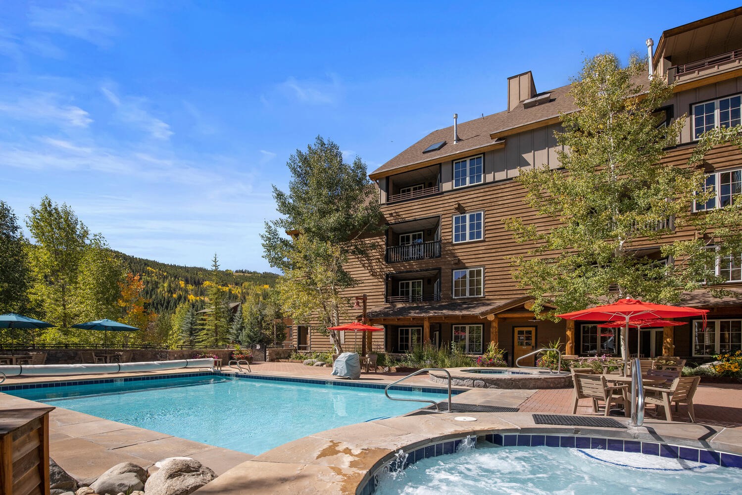 129 River Run Road, Unit 8051 Keystone, CO 80435 - Photo 42 of 50 Outdoor swimming pool with integrated spa and stone coping