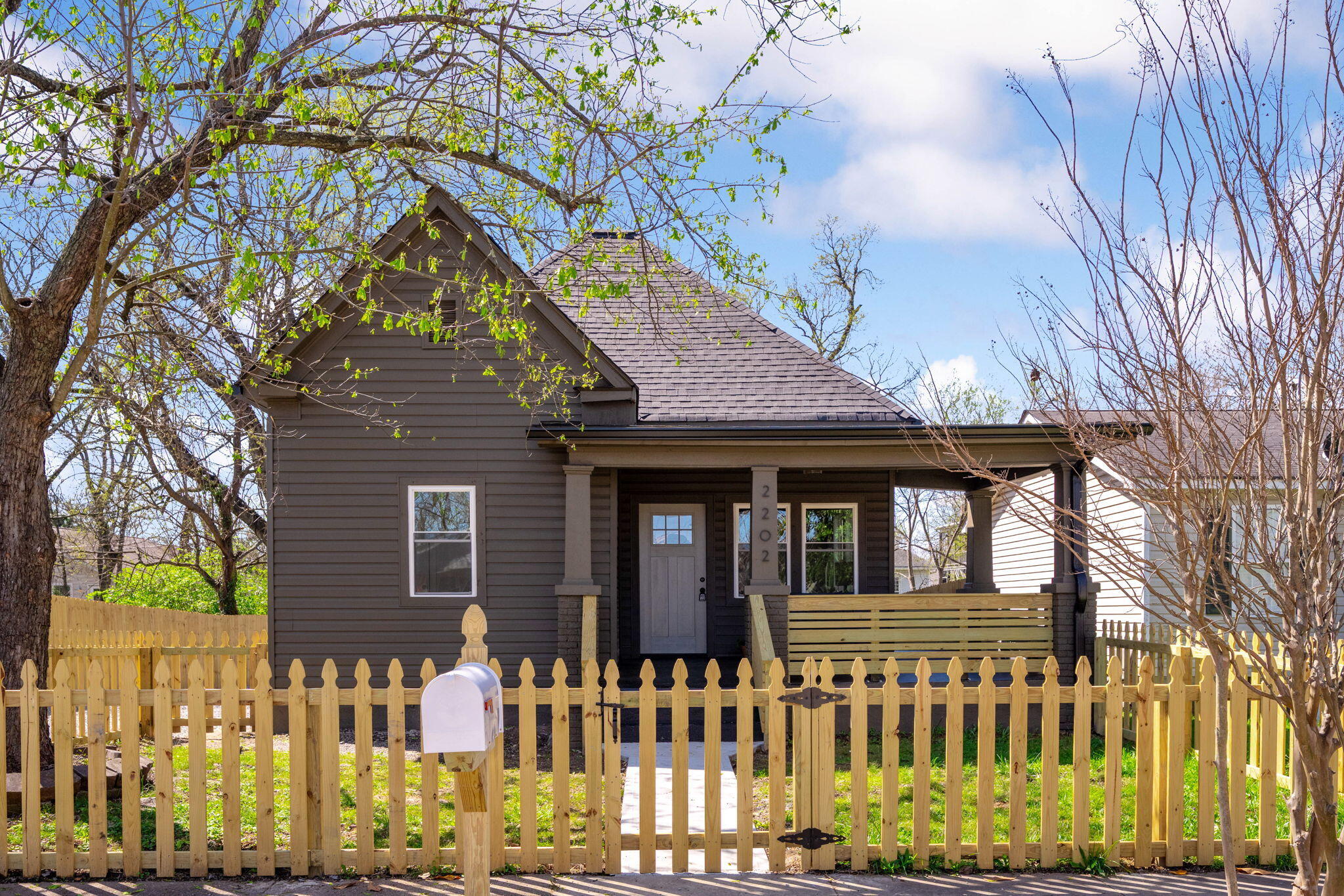 2202 Duncan Avenue Chattanooga, TN 37404 - Photo 1 of 26 1-web-or-mls-DSC_3618