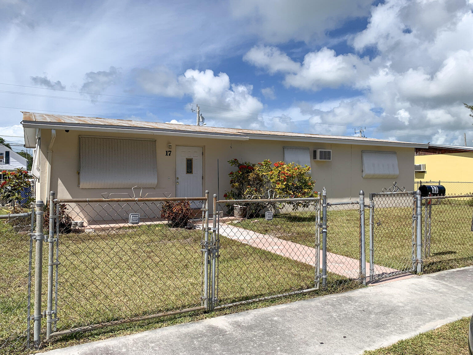 17 6th Avenue Stock Island, FL 33040 - Photo 1 of 28 a view of a backyard