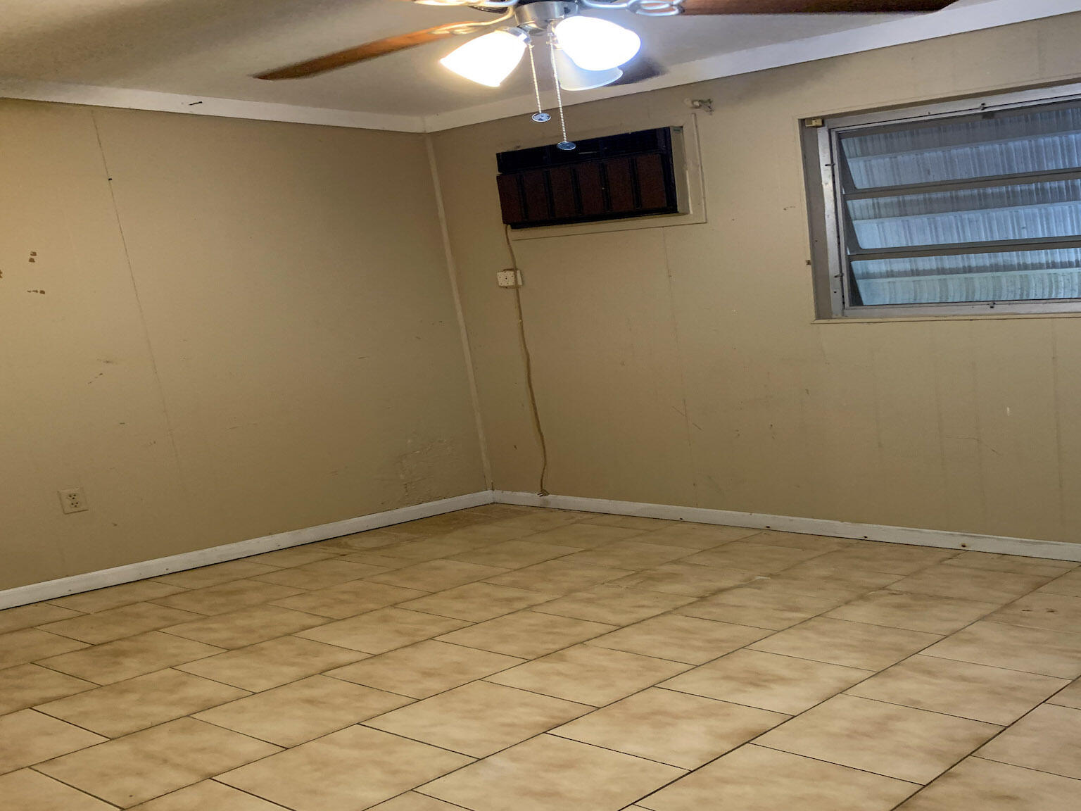 17 6th Avenue Stock Island, FL 33040 - Photo 14 of 28 a view of an empty room