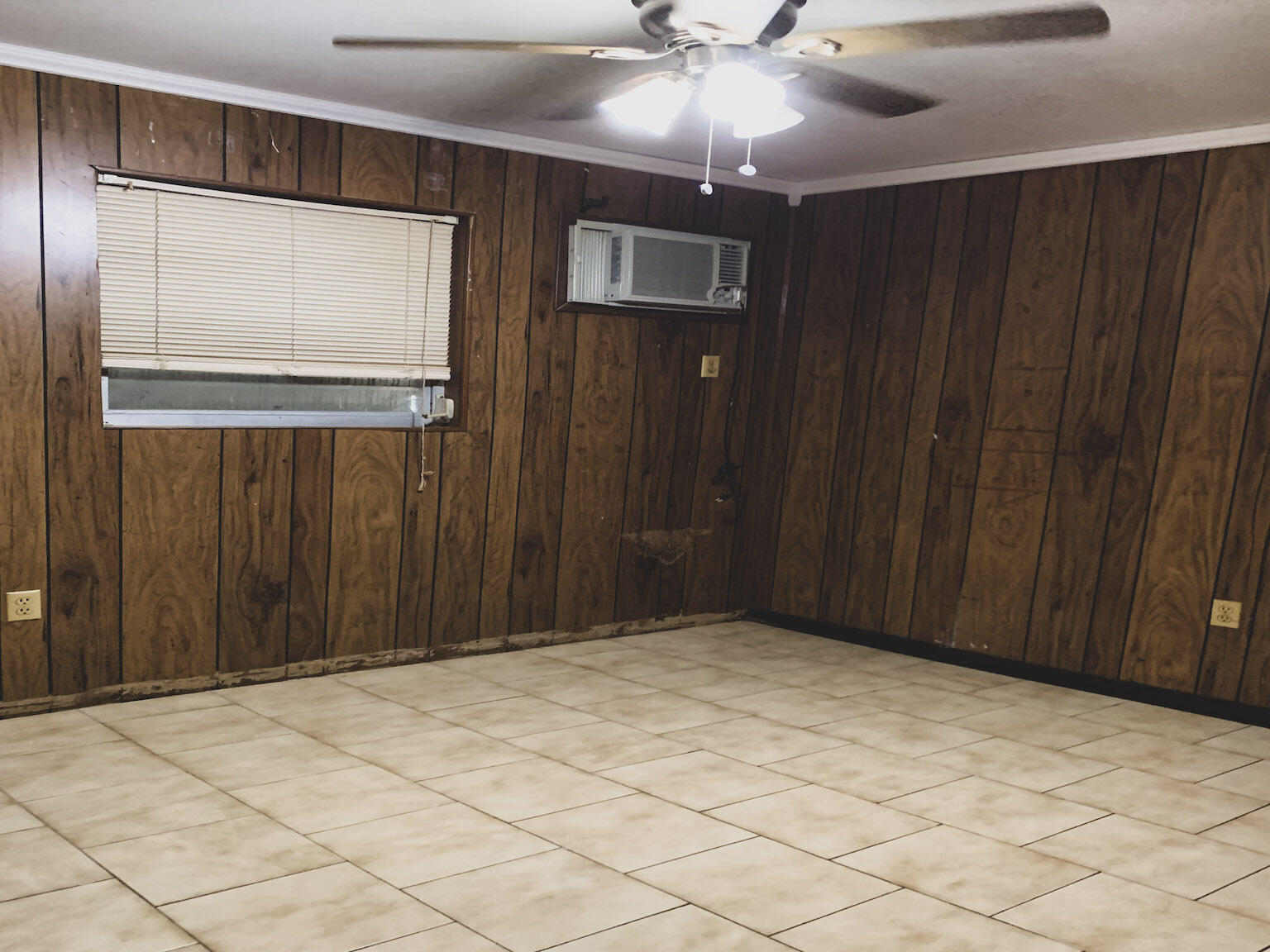 17 6th Avenue Stock Island, FL 33040 - Photo 17 of 28 a view of entryway with wooden walls