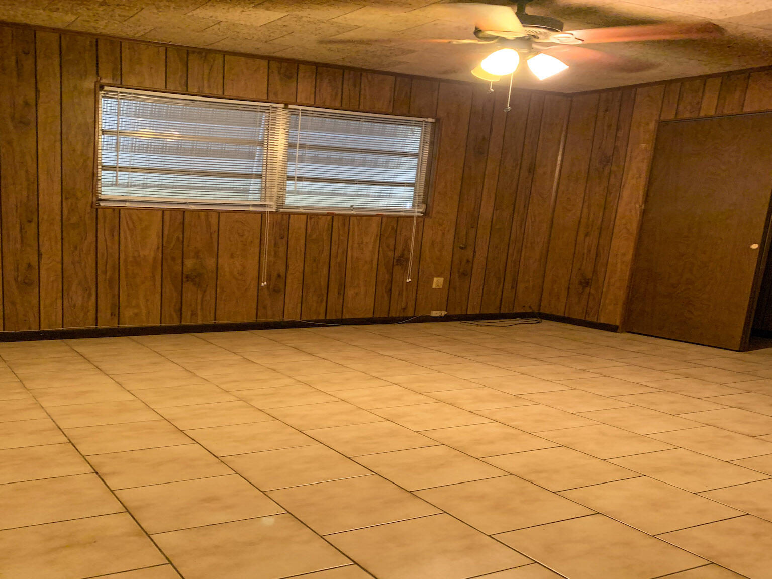 17 6th Avenue Stock Island, FL 33040 - Photo 20 of 28 a view of an empty room with a window