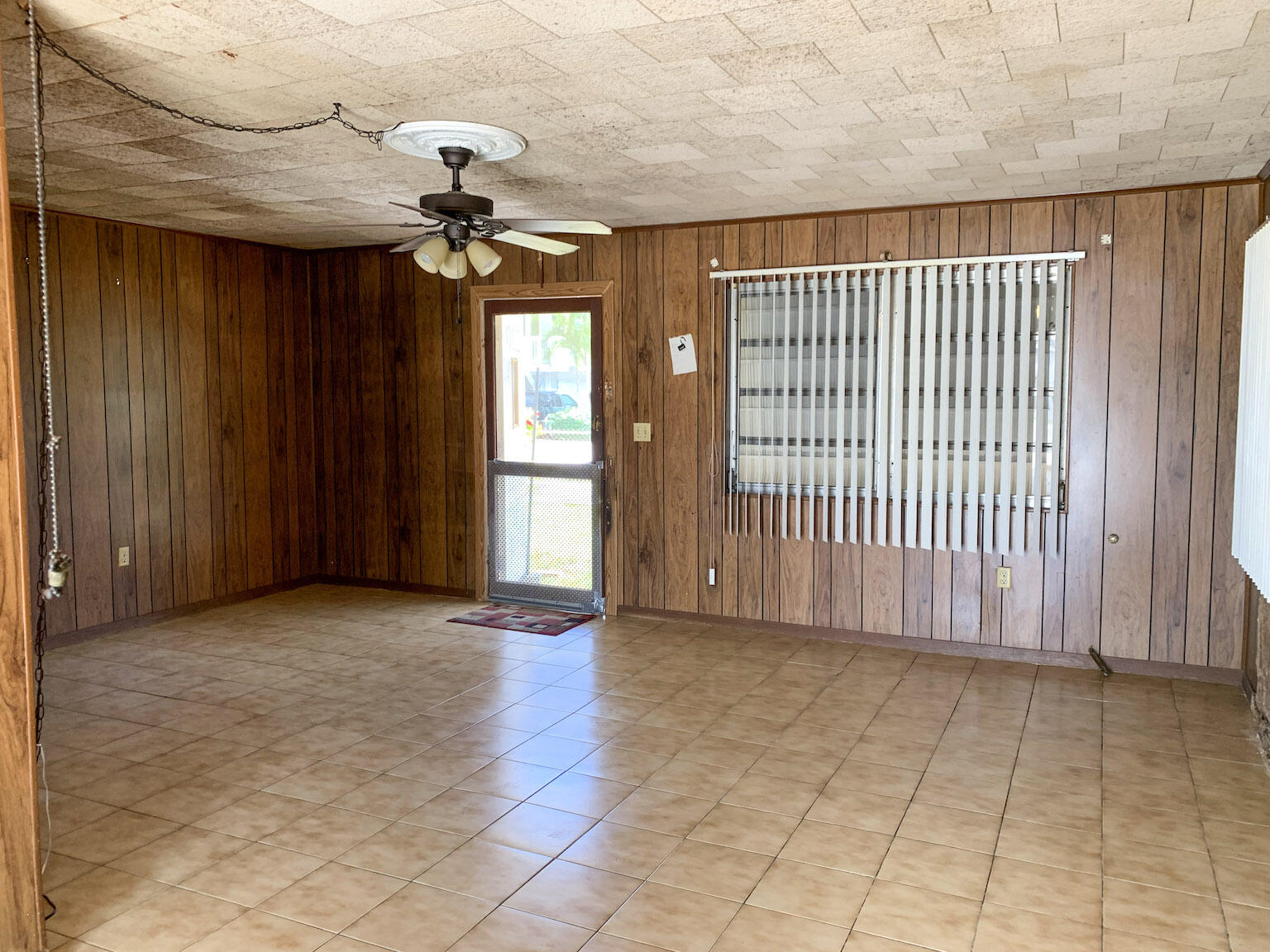 17 6th Avenue Stock Island, FL 33040 - Photo 25 of 28 a view of a livingroom with a chandelier fan and windows