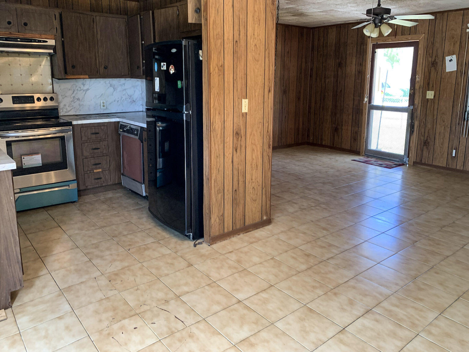 17 6th Avenue Stock Island, FL 33040 - Photo 26 of 28 a kitchen with granite countertop a refrigerator and a stove top oven