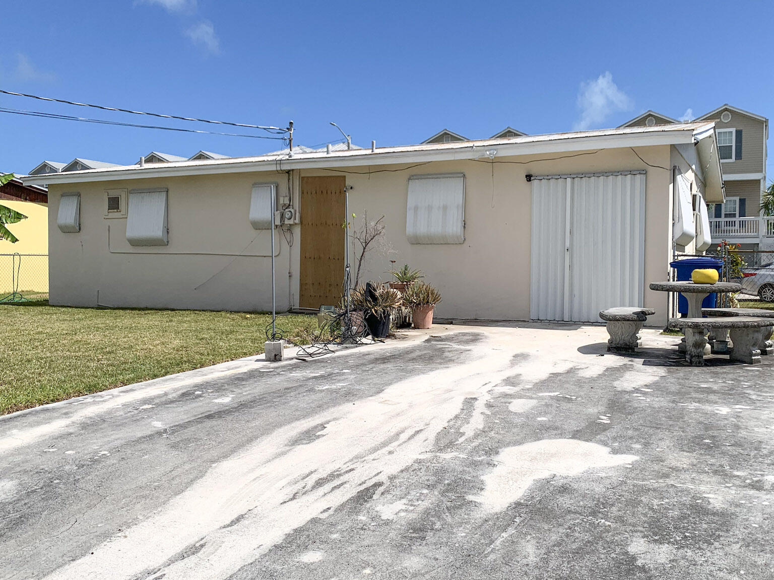 17 6th Avenue Stock Island, FL 33040 - Photo 4 of 28 a view of a house with a patio