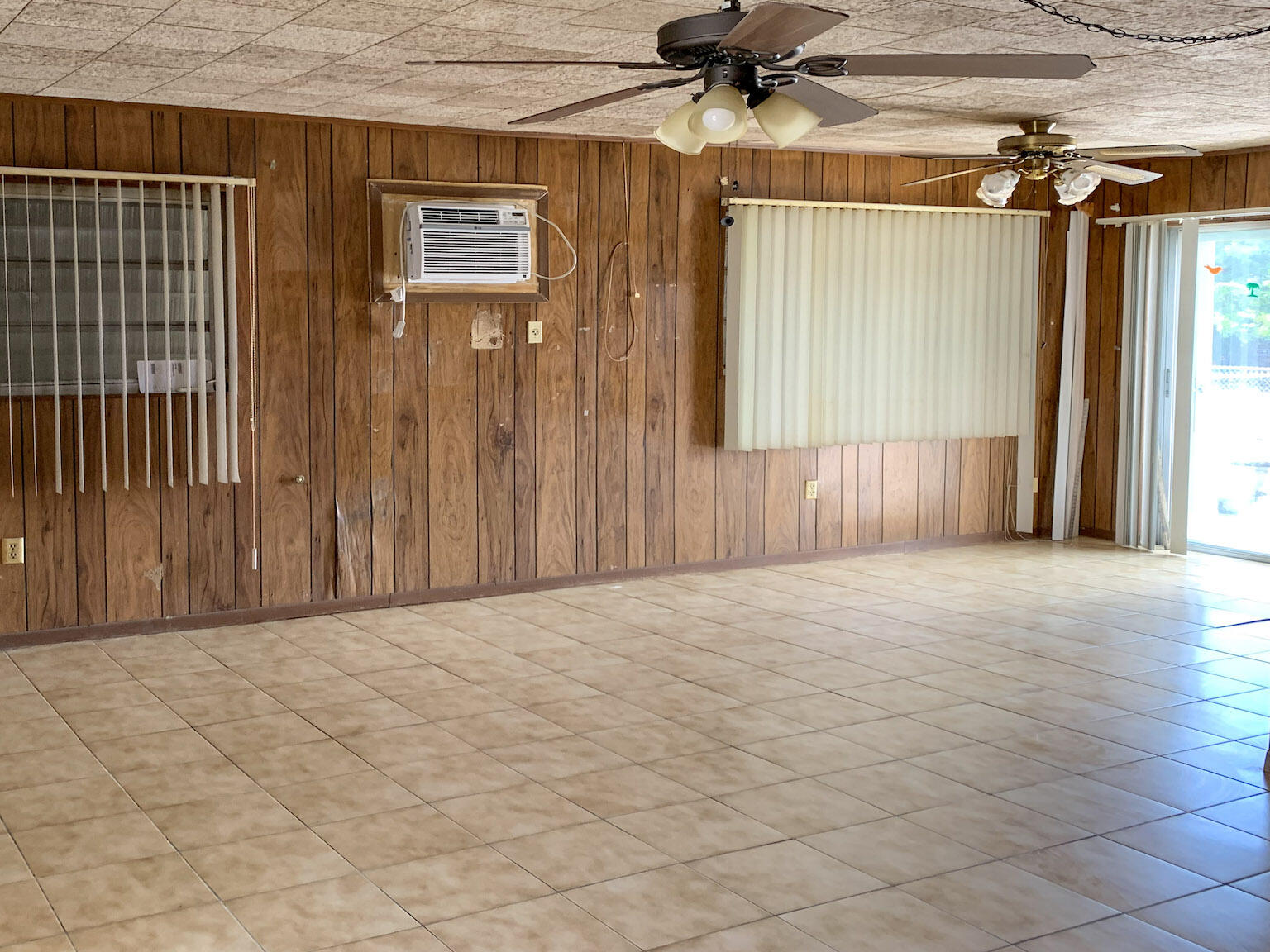 17 6th Avenue Stock Island, FL 33040 - Photo 10 of 28 a view of a livingroom with a hardwood