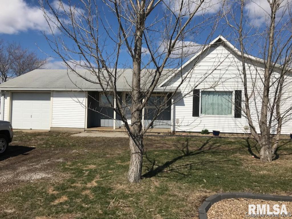 935 Wood Road Jacksonville, IL 62650 - Photo 1 of 15