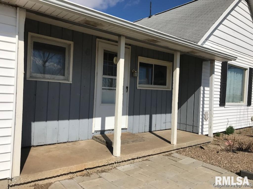 935 Wood Road Jacksonville, IL 62650 - Photo 2 of 15