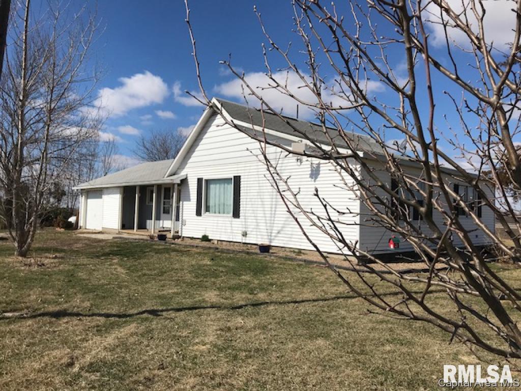 935 Wood Road Jacksonville, IL 62650 - Photo 3 of 15