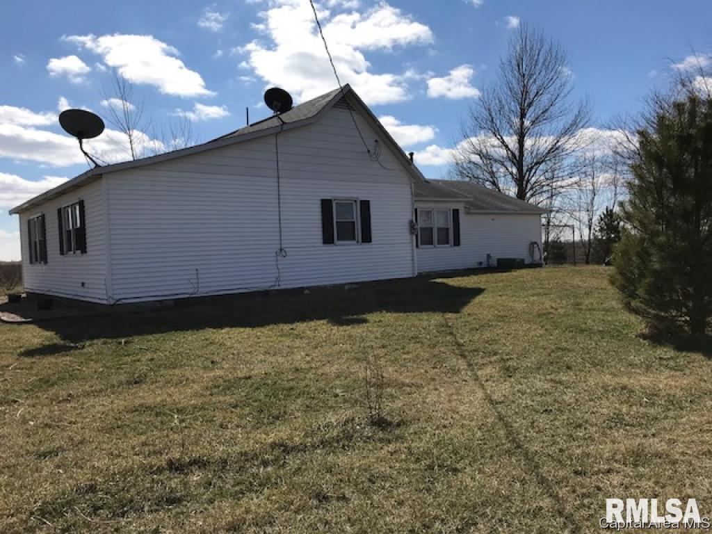 935 Wood Road Jacksonville, IL 62650 - Photo 4 of 15