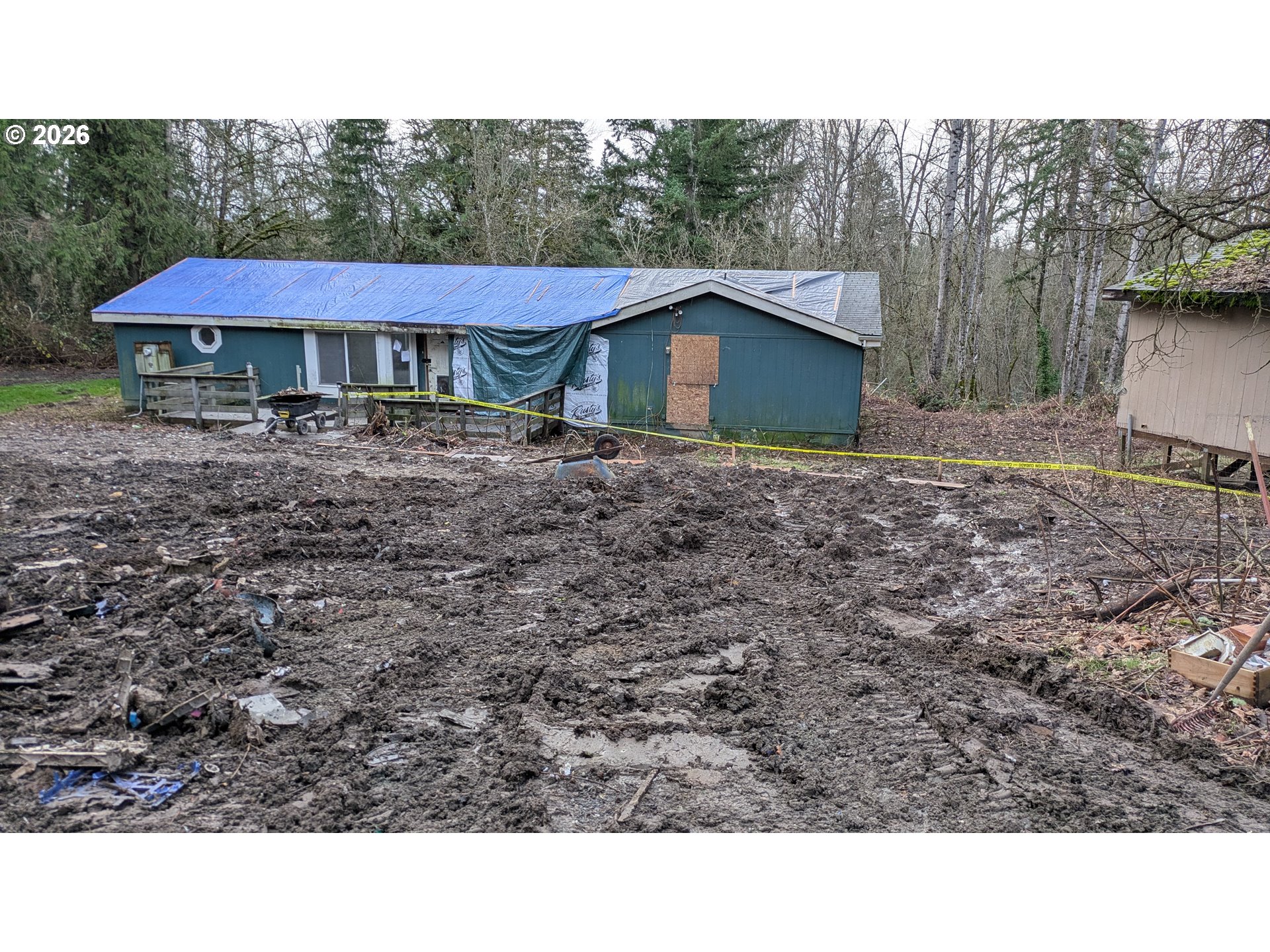 16150 South Riverview Road Mulino, OR 97042 - Photo 1 of 10 a backyard of a house with table and chairs