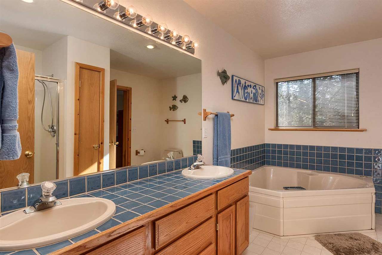 11562 Chamonix Road Truckee, CA 96161 - Photo 11 of 14 Gallery Image 11
