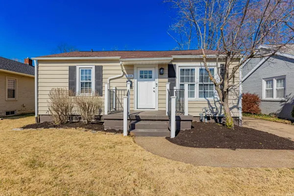 $1,295 | 2216 East Walnut Street, Evansville, IN 47714