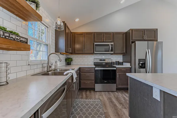 $1,295 | 2216 East Walnut Street, Evansville, IN 47714