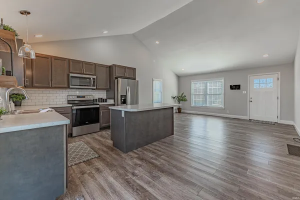 $1,295 | 2216 East Walnut Street, Evansville, IN 47714