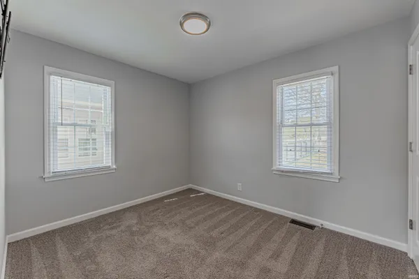 $1,295 | 2216 East Walnut Street, Evansville, IN 47714