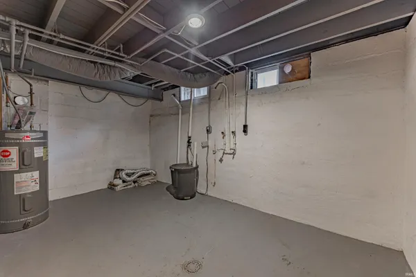 $1,295 | 2216 East Walnut Street, Evansville, IN 47714