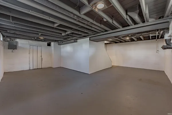 $1,295 | 2216 East Walnut Street, Evansville, IN 47714