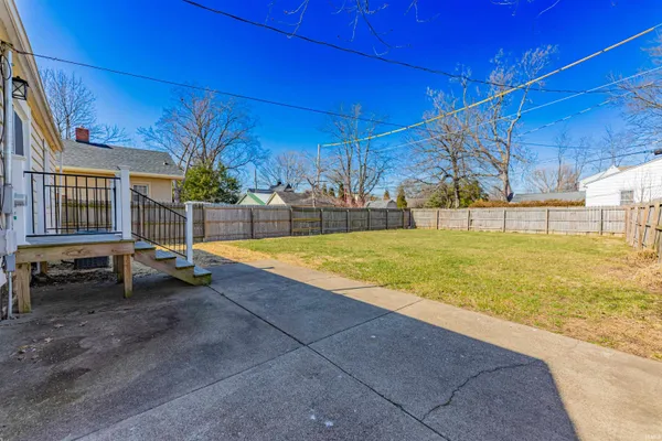 $1,295 | 2216 East Walnut Street, Evansville, IN 47714