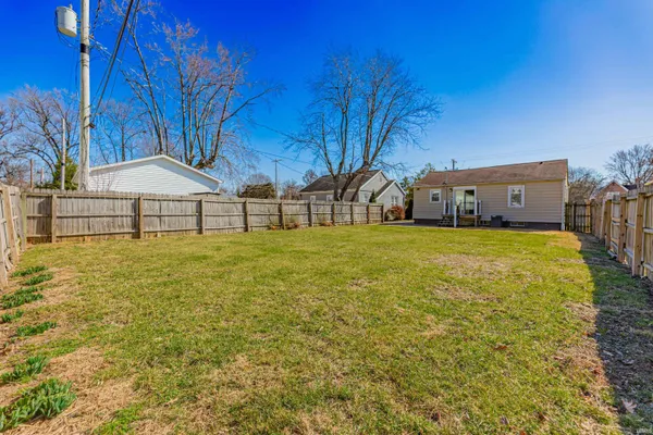 $1,295 | 2216 East Walnut Street, Evansville, IN 47714