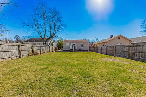 $1,295 | 2216 East Walnut Street, Evansville, IN 47714