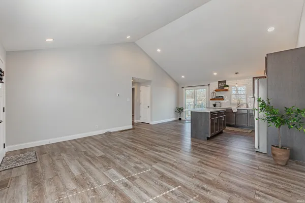 $1,295 | 2216 East Walnut Street, Evansville, IN 47714