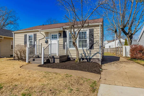 $1,295 | 2216 East Walnut Street, Evansville, IN 47714