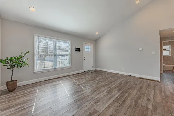 $1,295 | 2216 East Walnut Street, Evansville, IN 47714