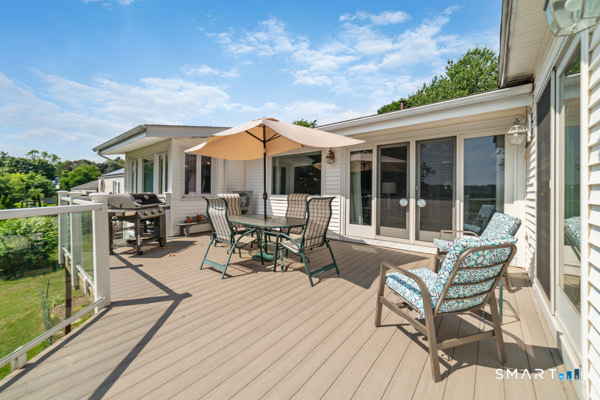 72 Calhoun Avenue Trumbull, CT 06611 - Photo 4 of 40